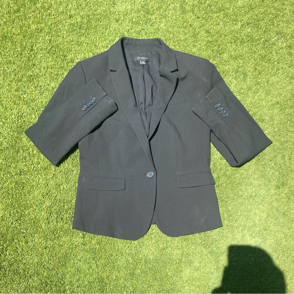 Black blazer, featuring a collar and two pockets by Ann Taylor